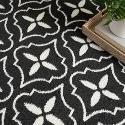 Black & Ivory Quatrefoil Indoor/Outdoor Runner