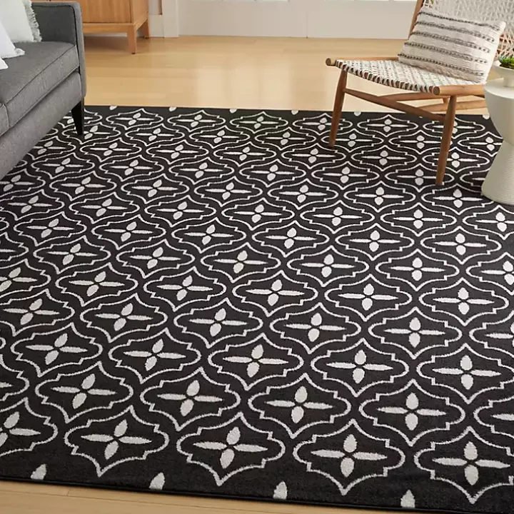 Black & Ivory Quatrefoil Indoor/Outdoor Rug, 8x10