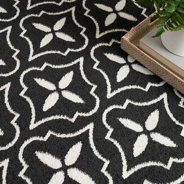 Black & Ivory Quatrefoil Indoor/Outdoor Rug, 8x10
