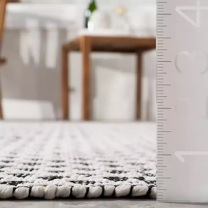 Black & White Trellis Indoor/Outdoor Rug, 6x9