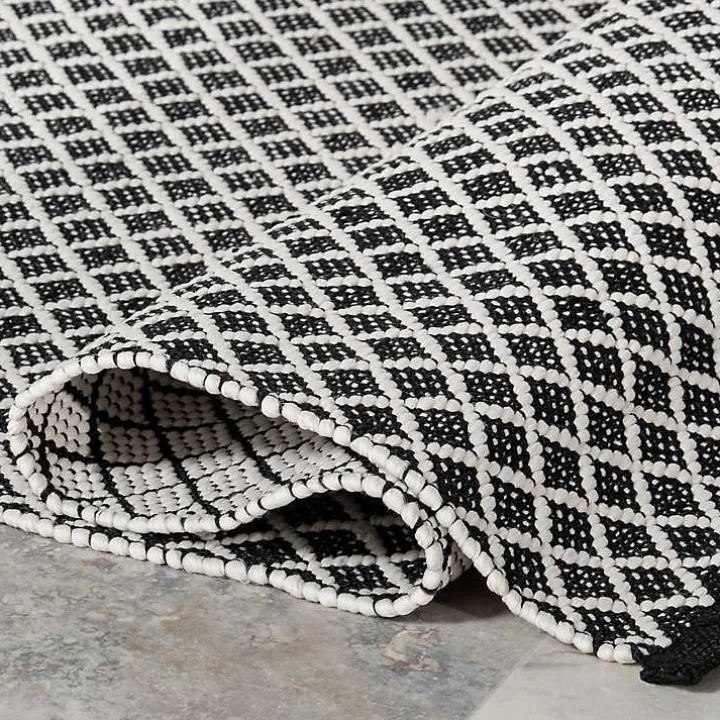 Black & White Trellis Indoor/Outdoor Rug, 6x9