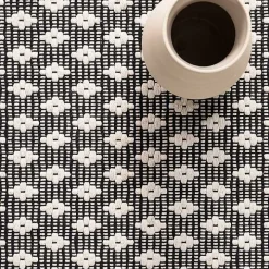 Black and Ivory Dainty Diamond Area Rug, 4x6