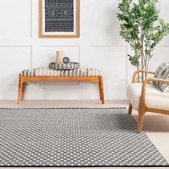 Black and Ivory Dainty Diamond Area Rug, 4x6