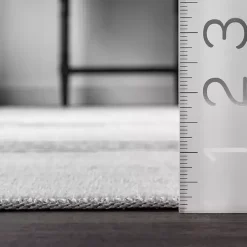 Black and Ivory Diamond Washable Area Rug, 4x6