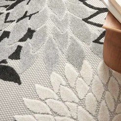 Black and White Floral Round Outdoor Area Rug, 5x5