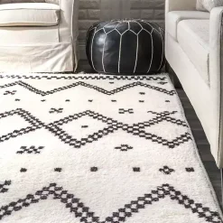 Black and White Tracy Fringed Area Rug, 5x8