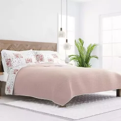Blush Patchwork Reversible 3-pc. Queen Quilt Set