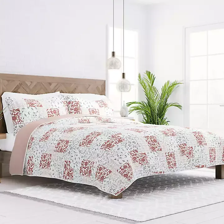 Blush Patchwork Reversible 3-pc. King Quilt Set