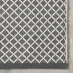Gray & White Trellis Indoor/Outdoor Rug, 5x8