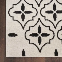Ivory & Black Quatrefoil Indoor/Outdoor Rug, 4x6