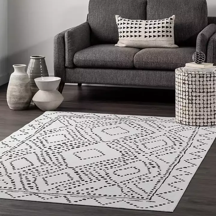 Ivory and Black Diamond Washable Area Rug, 4x6