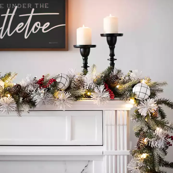 Pre-Lit Pine Leaves & Pinecones Christmas Garland