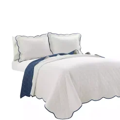 White and Navy Scallop 3-pc. Full/Queen Quilt Set