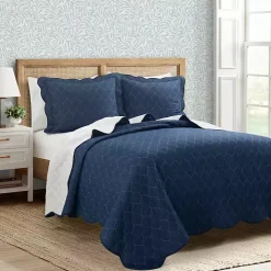 White and Navy Scallop 3-pc. King Quilt Set
