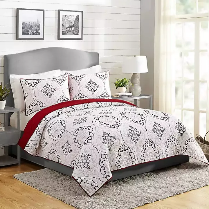 White and Red Pattern 3-pc. King Quilt Set