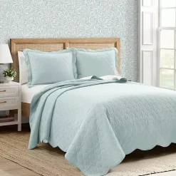 White and Teal Scallop 3-pc. Full/Queen Quilt Set