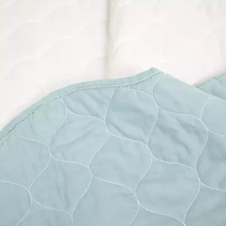 White and Teal Scallop 3-pc. Full/Queen Quilt Set