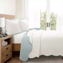 White and Teal Scallop 3-pc. King Quilt Set