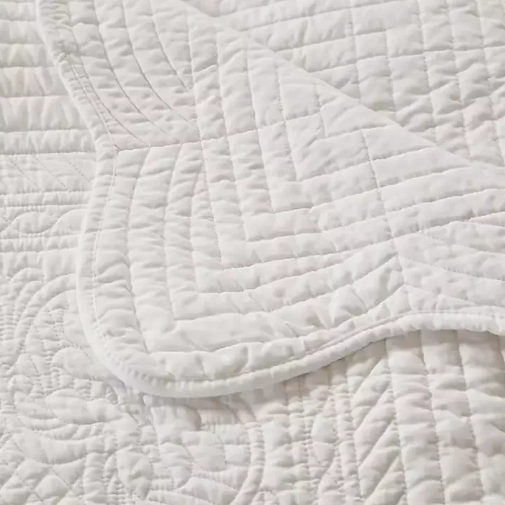 White Oversized Quilted Scalloped Edge Throw
